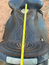 Load image into Gallery viewer, 14.5-15” cowling western saddle